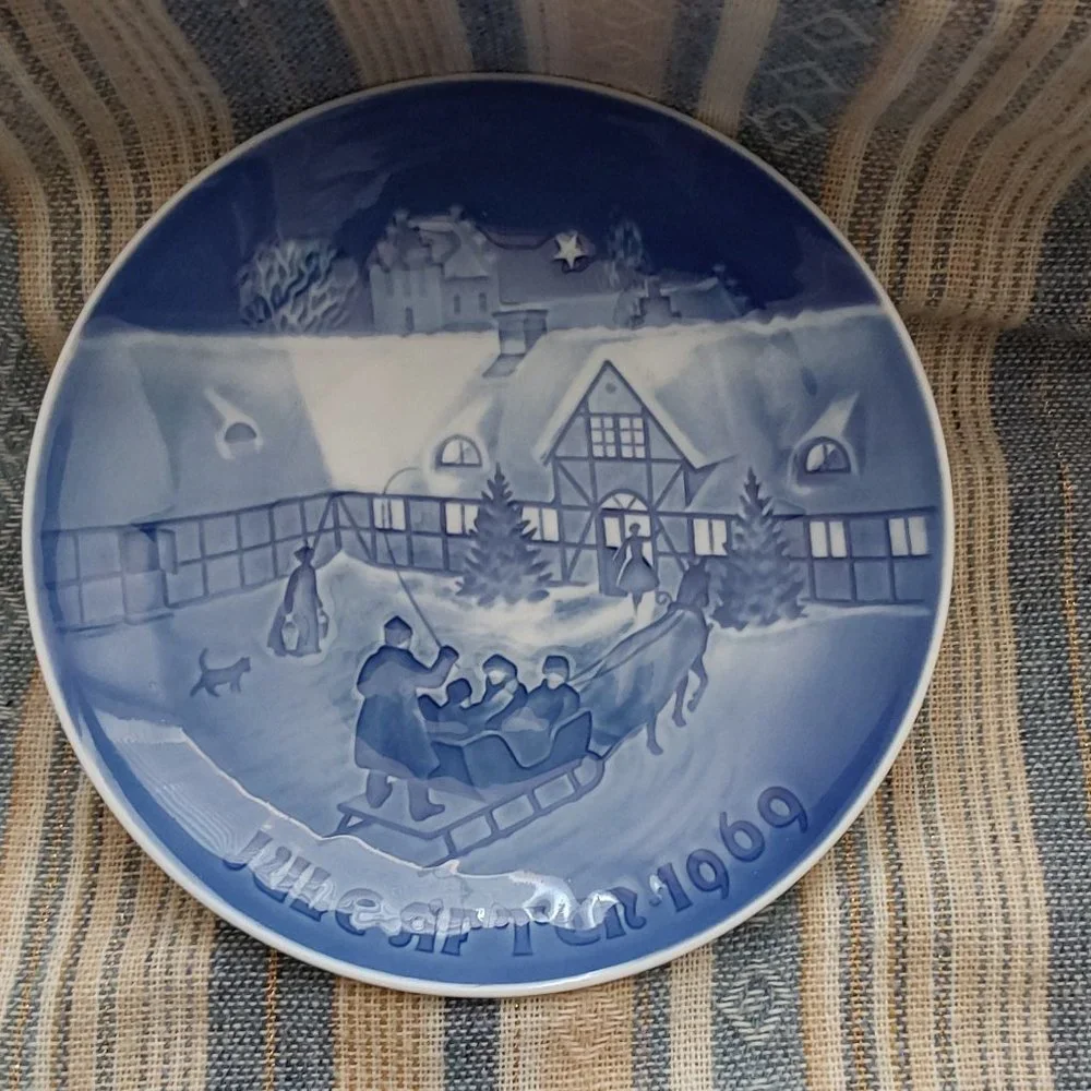 Royal Copenhagen Vintage 1969 “Christmas with the Country Relatives
